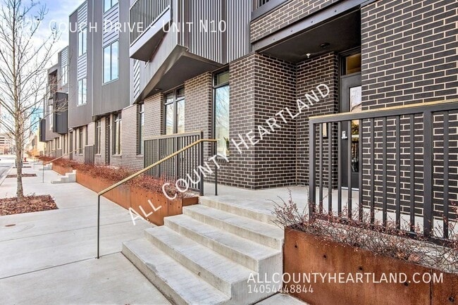 Building Photo - 627 Couch Dr