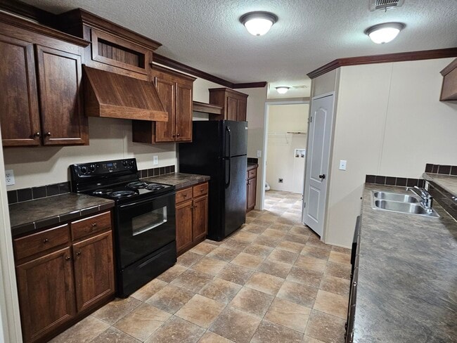 Building Photo - 8415 Verano St