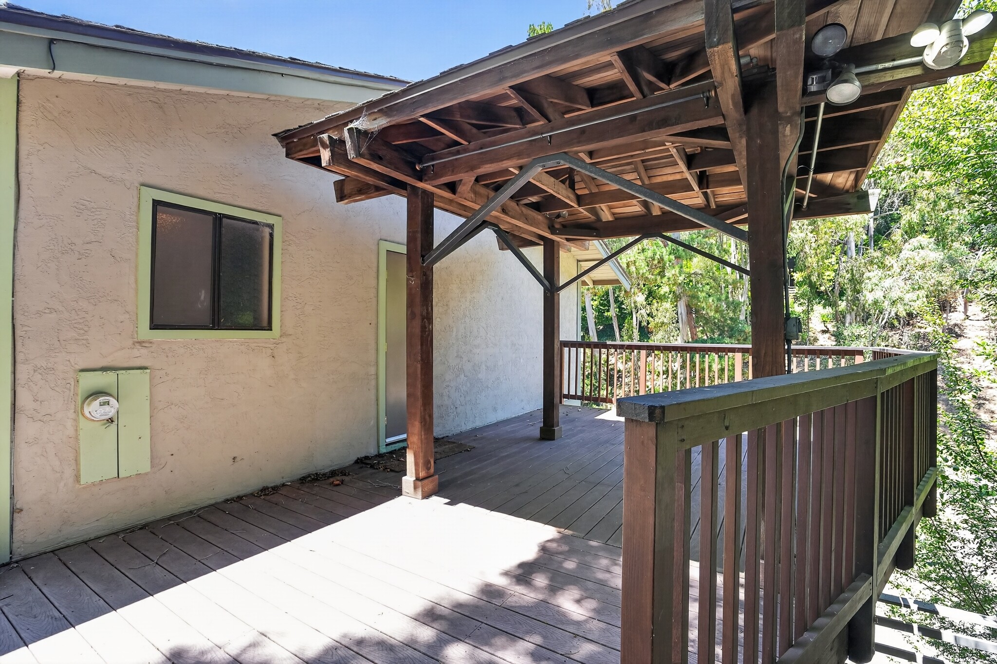 Building Photo - 525 Hampton Rd