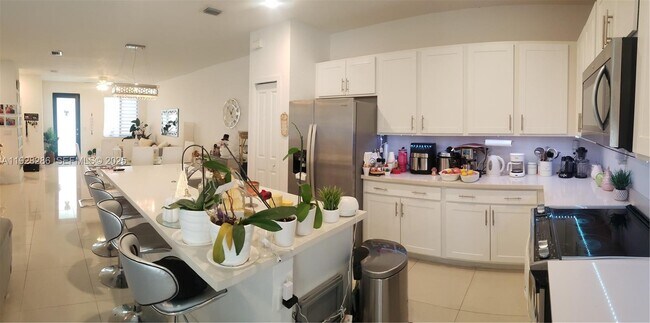 Building Photo - 2414 SW 145th Pl