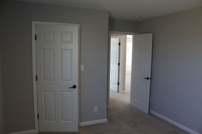 Building Photo - Move in Ready Beautiful 4 BR in Brownsburg!