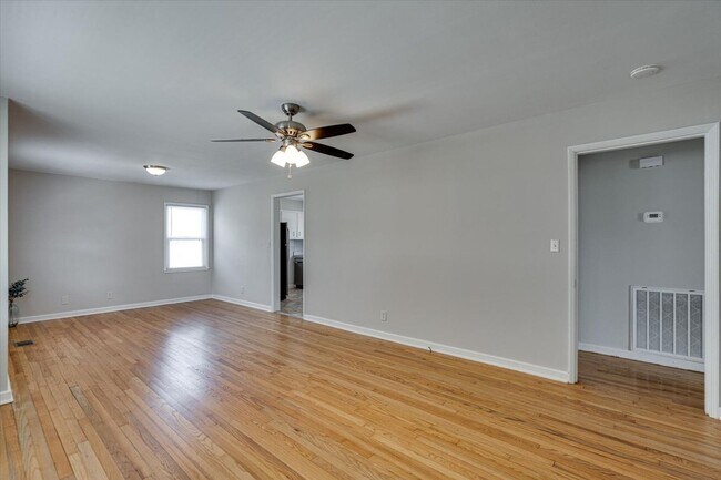 Building Photo - 3 BR 1 BA for Rent - 37415
