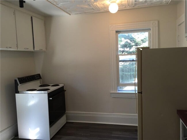 Building Photo - 82 Asbury St