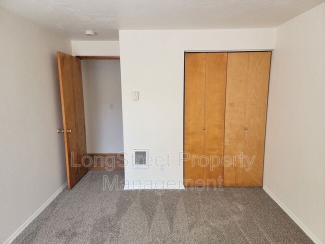 Building Photo - 627 3rd St SE