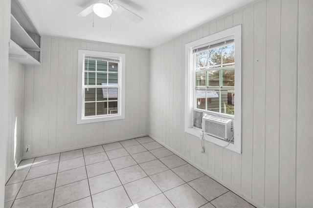 Building Photo - 208 3rd St