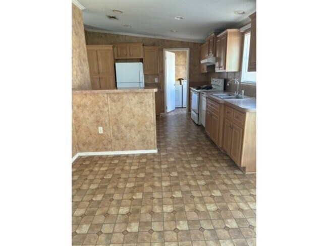 Building Photo - Rent now!!!3 bedroom home with Shack, Corn...