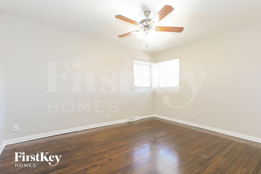 Building Photo - 504 E 163rd St