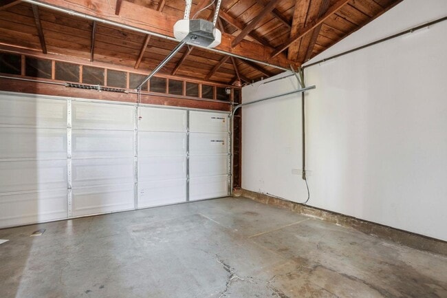 Building Photo - 400 La Casa Ave