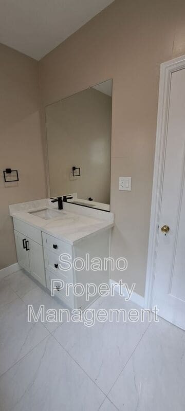 Building Photo - 290 E B St