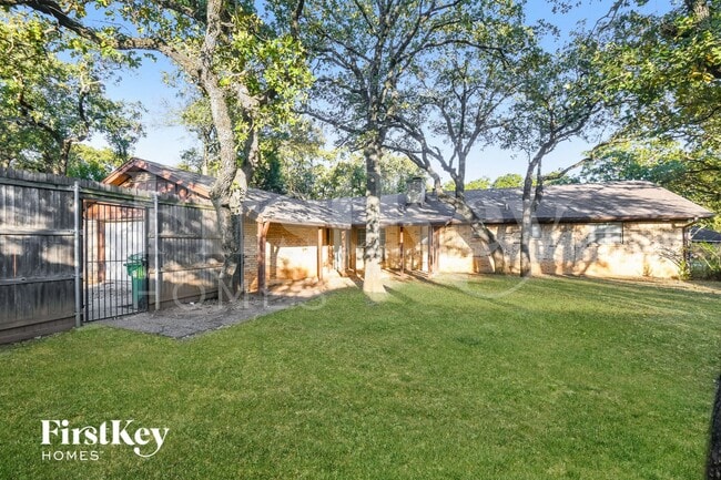 Building Photo - 1808 W Cedar Elm Dr