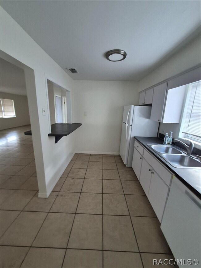 Building Photo - 11 S Barbour St