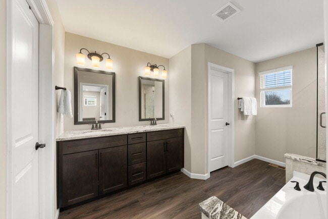 Building Photo - 2220 Weatherbee Ln