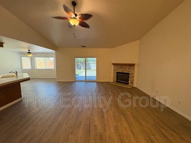 Building Photo - 2322 E Beech Ct