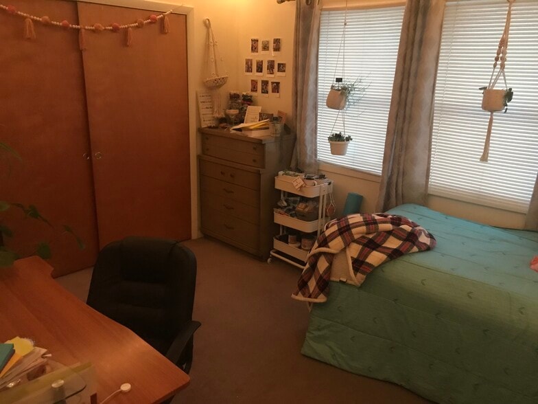 South bedroom - 210 Court Ruelle