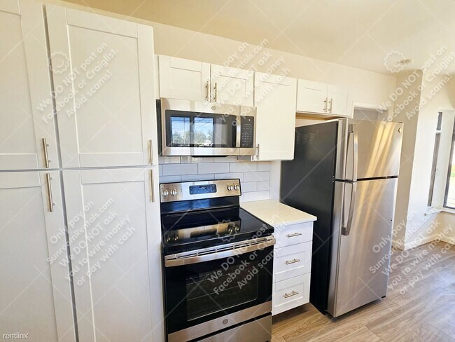 Building Photo - 2 br, 1 bath Duplex - 4300 S Acoma St