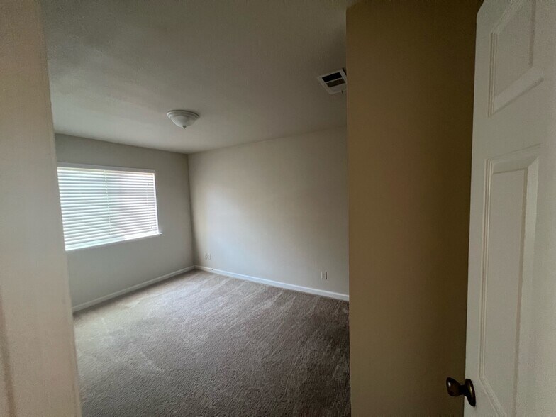 Building Photo - 4803 Lewis Carroll Way