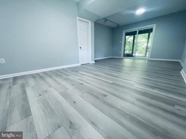 Building Photo - 1129 Edward Dr