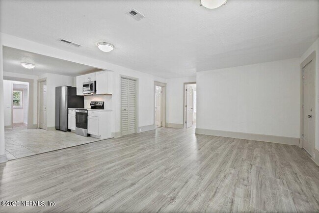 Building Photo - 3058 Rosselle St