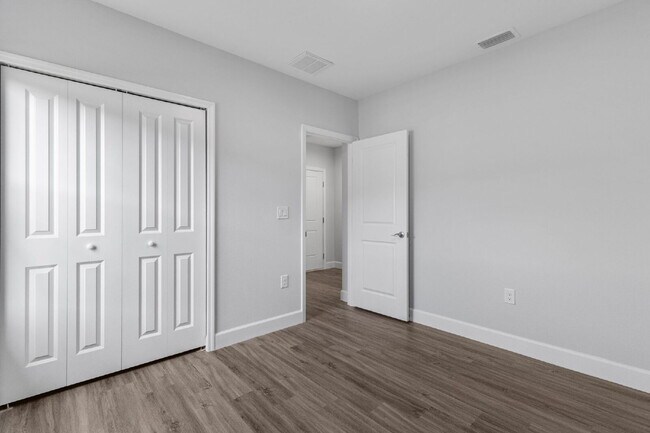 Building Photo - "Charming 3-Bed, 2-Bath Duplex Gem in Port Charlotte - Your Ideal Home Awaits!"