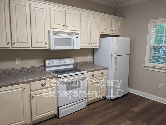 Building Photo - 460 S Barnett Shoals Rd