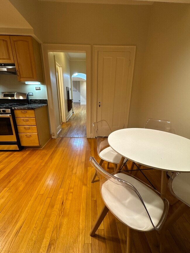 Building Photo - 7450 N Claremont Ave