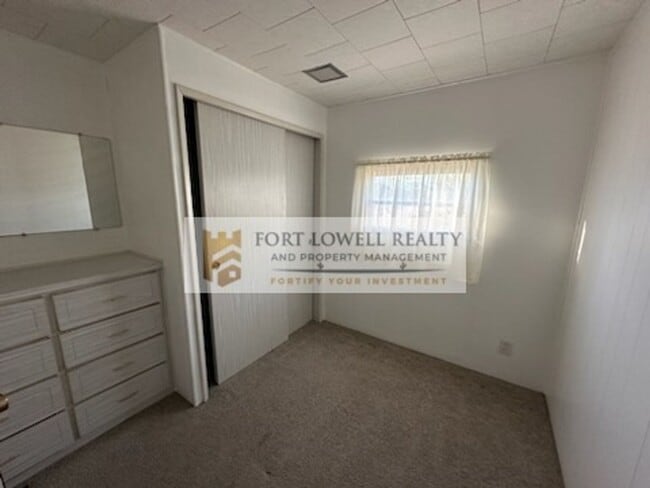 Building Photo - 2 Bed/1 Bath Washer and Dryer/Private Yard