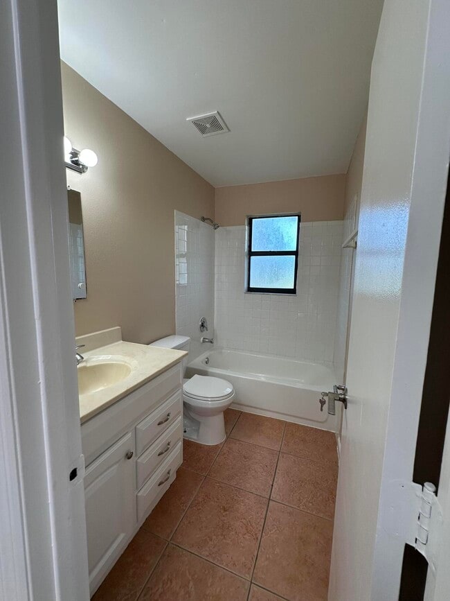 Building Photo - 954 Louisiana Ave