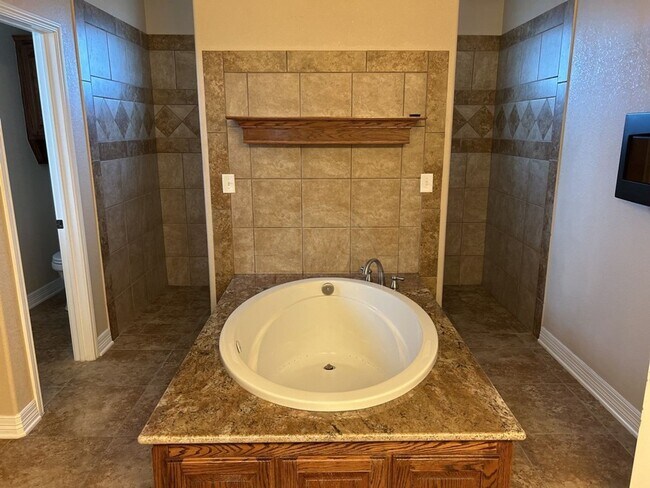 Building Photo - 6008 Bedrock Dr