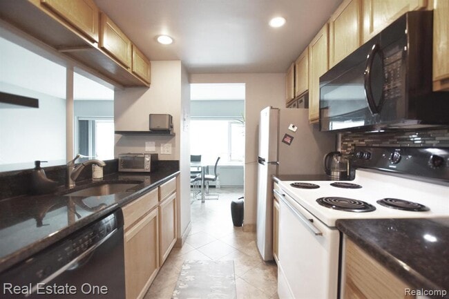 Building Photo - 555 E William St