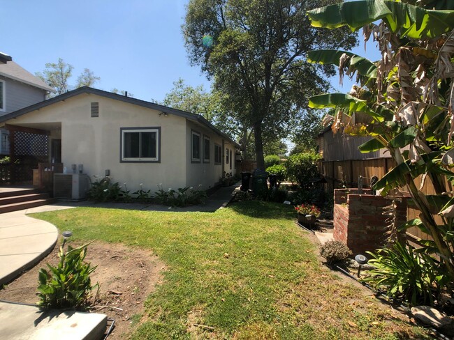 Building Photo - Classic Craftsman Style Home