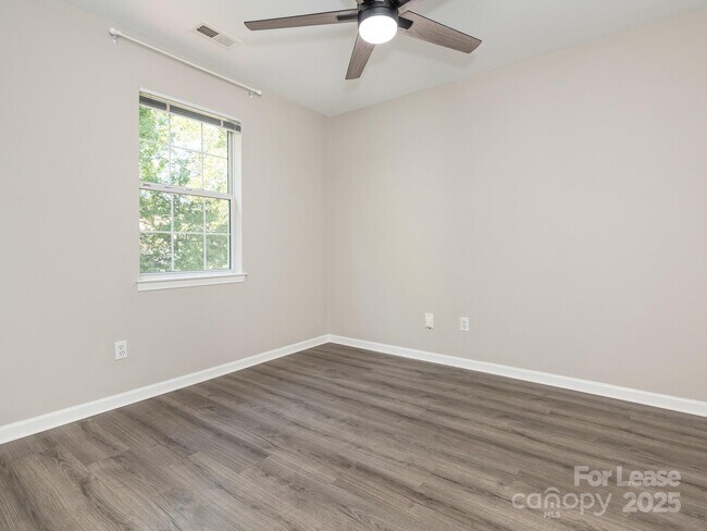 Building Photo - 6211 Rosebriar Ln