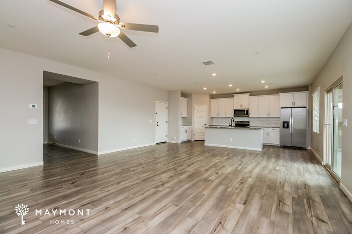 Building Photo - 11515 W Cumberland Dr