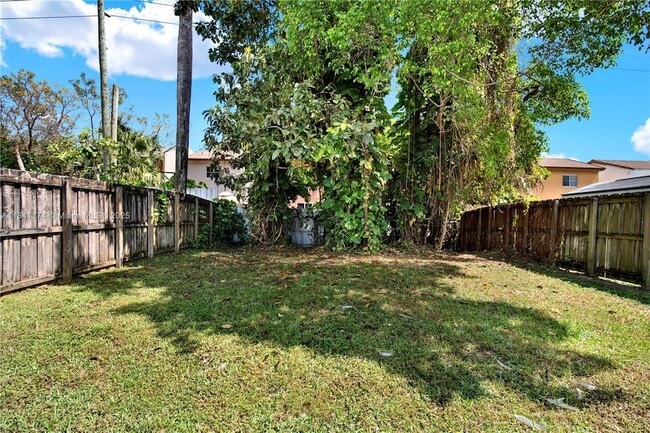 Building Photo - 941 SW 7th Ct