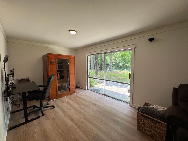 Building Photo - Executive Rental 4 bed 3 bath home in the heart of Country Club