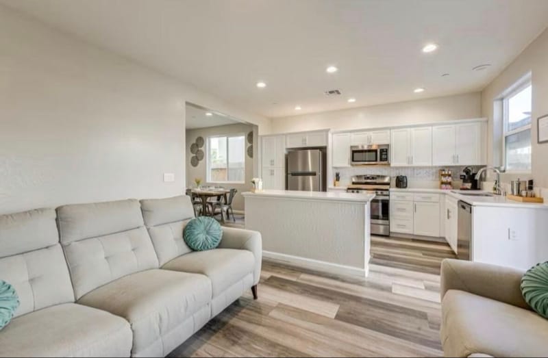 Building Photo - 1030 W Prescott Ave