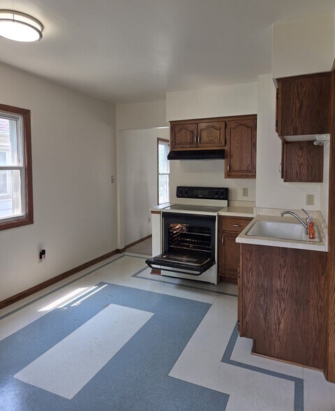 Building Photo - 2206 S 56th St