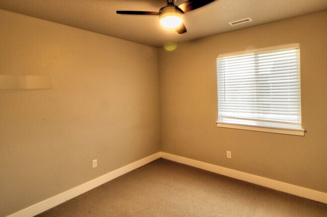 Building Photo - 7440 N Hutch Ln