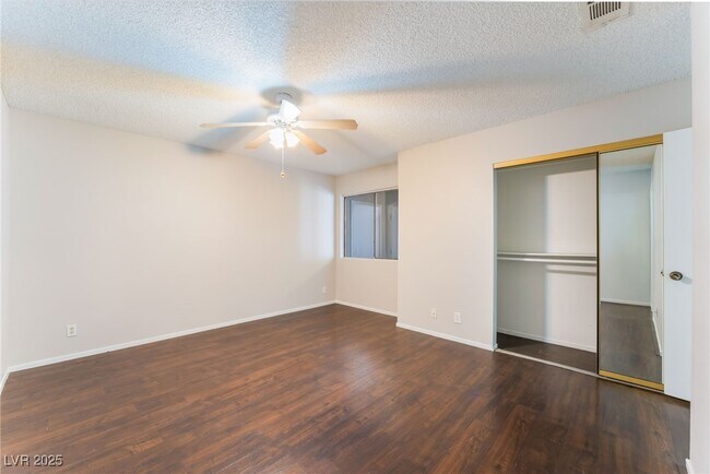 Building Photo - 5453 Requa Ave