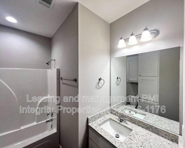 Building Photo - 33260 LA-16