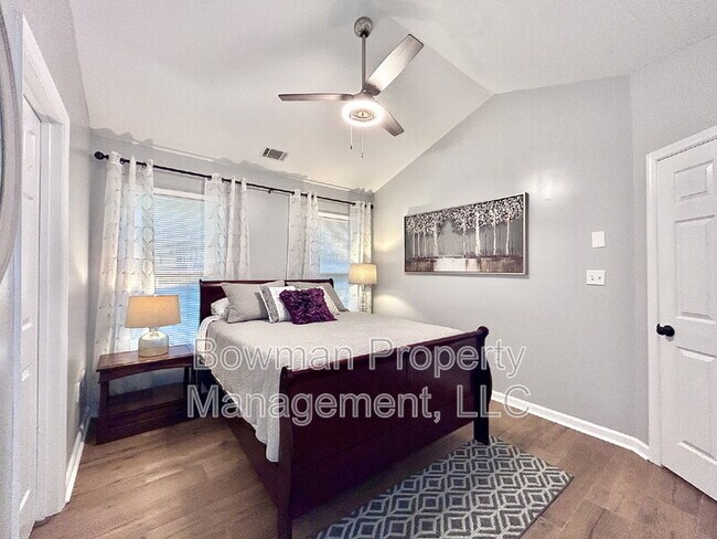 Building Photo - 255 Camelot Dr