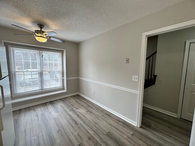 Building Photo - Freshly renovated 2BR 2.5BA Townhome