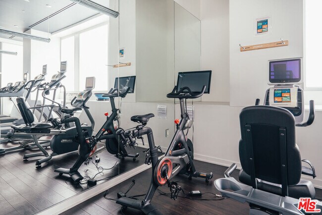 Building Photo - 310 Washington Blvd