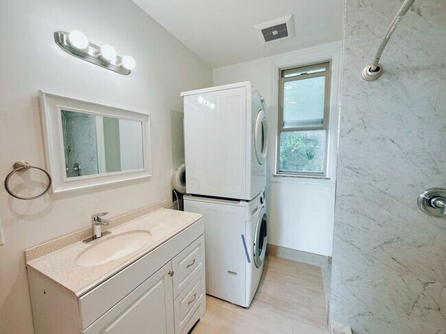 Building Photo - Palatial 6 Bed in Olde Carlsbad with Ocean Views and Roof Top deck, 1 mile to the Beach!!