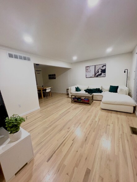 Building Photo - 19620 Silver-Spring St