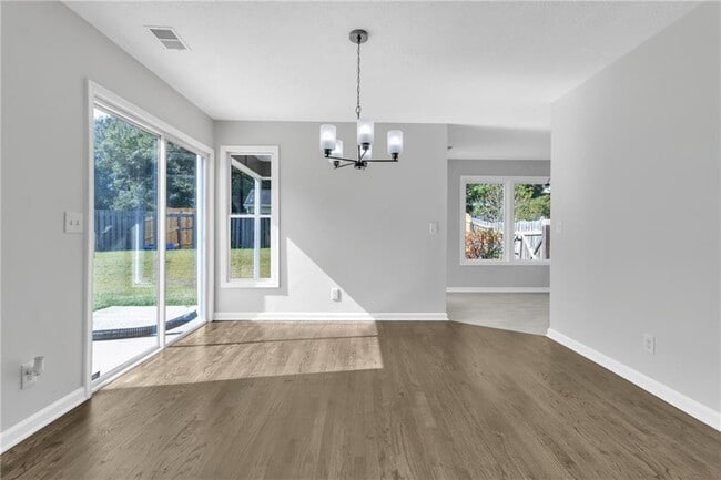 Building Photo - 250 Meadow View Dr