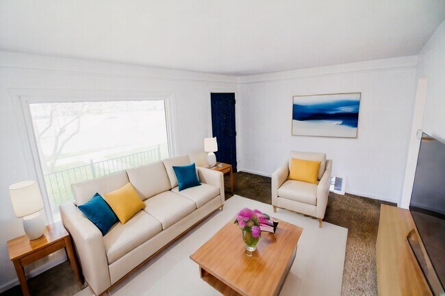 Building Photo - 3 Bedroom Bungalow - West Side