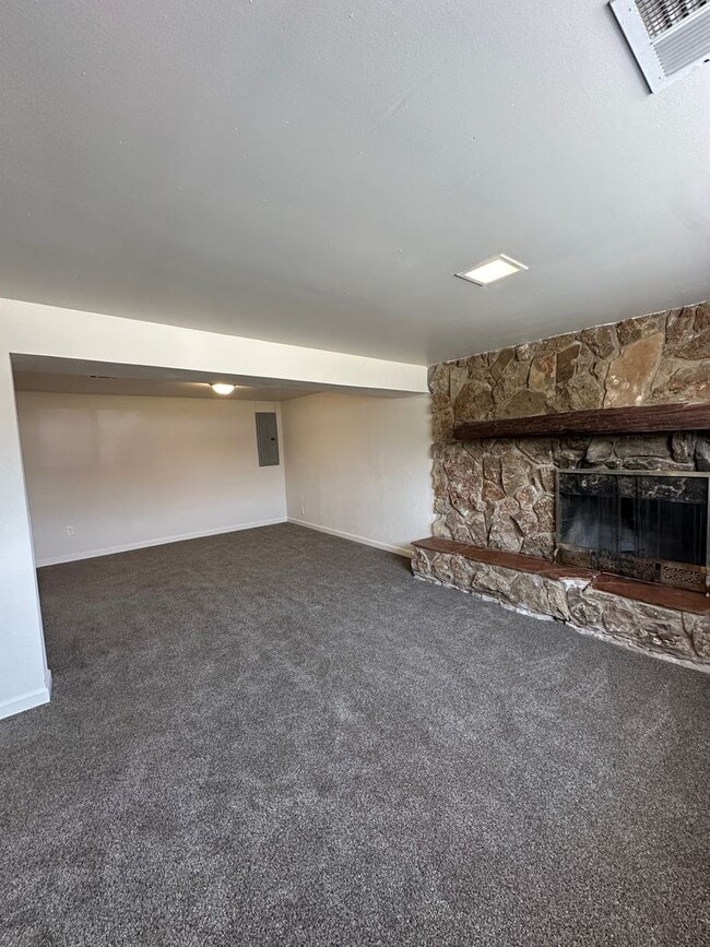 Building Photo - 4bed Rental June 2026