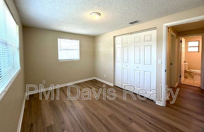 Building Photo - 10726 Merida Dr