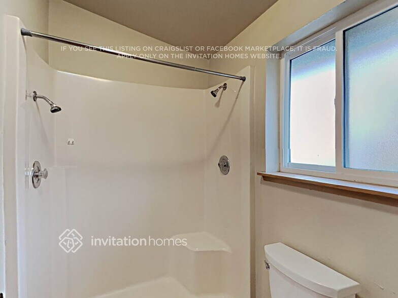 Building Photo - 16412 106th St Ct E