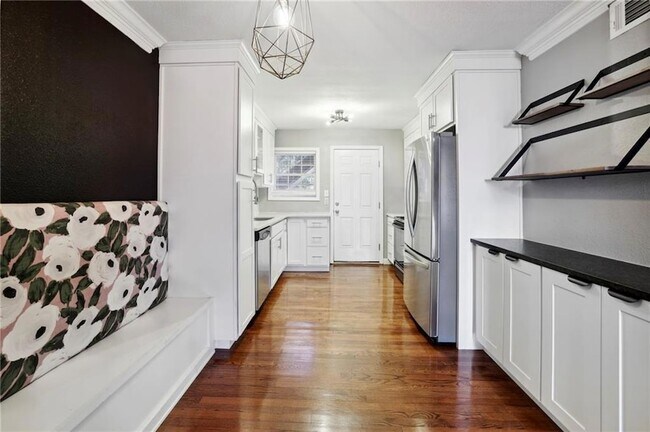 Building Photo - 885 Briarcliff Rd NE